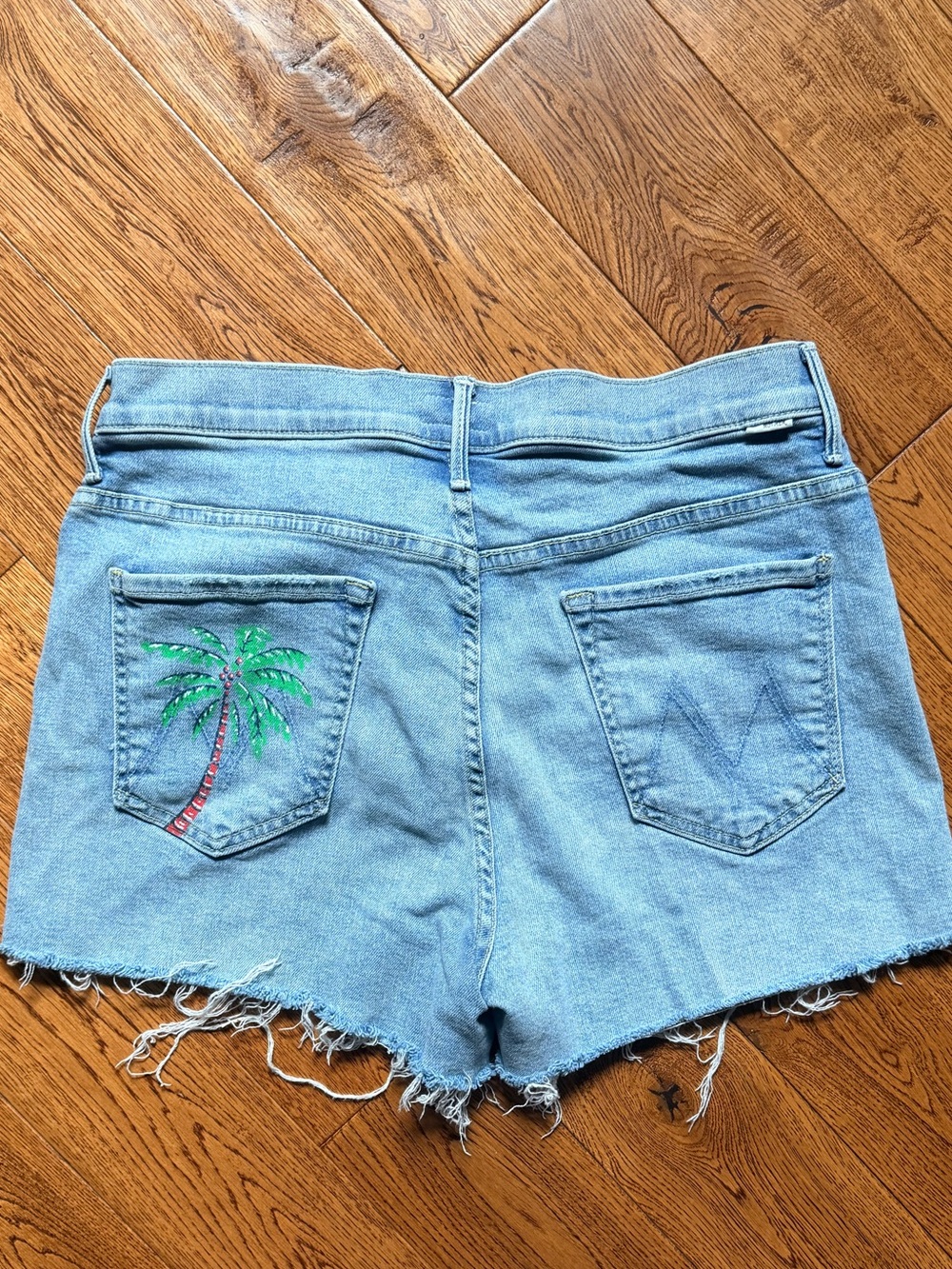 MOTHER Rascal High Waist Slit Chew Shorts with palm tree detail - Picture 2 of 7